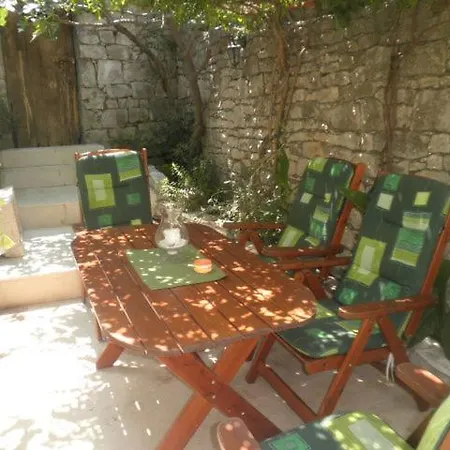 Nina Holiday home Pucisca