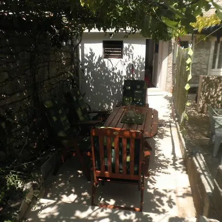 Nina Holiday home Pucisca